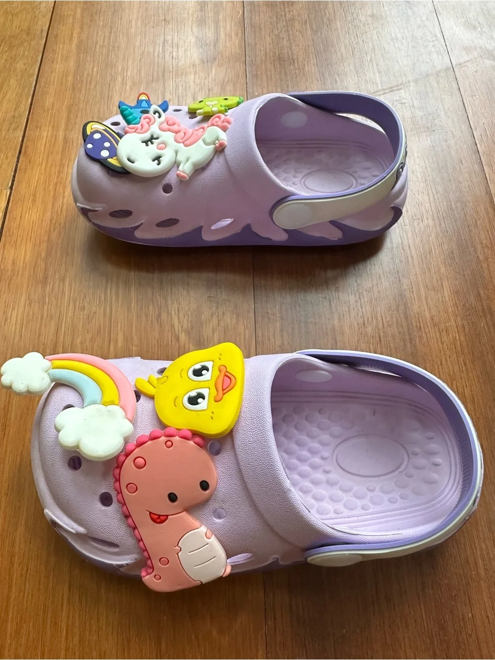 Kids Clogs with Assorted Shoe Charms, Size 7-8 Little Kid / Toddler